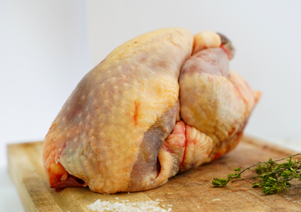 Pintade Chaponnée Fermière – Fondante, Savoureuse et 100 % Gersoise