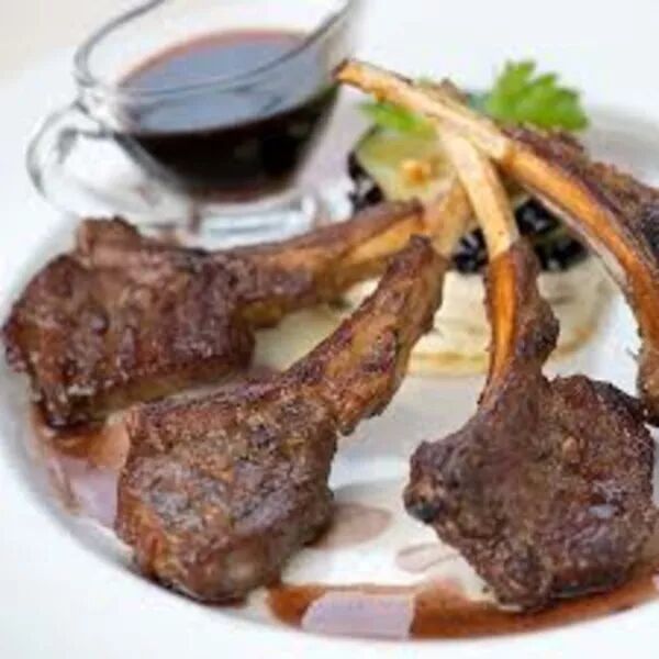 Offre Spéciale Pâques : Côtelettes D'Agneau et Haricots Cuisinés 